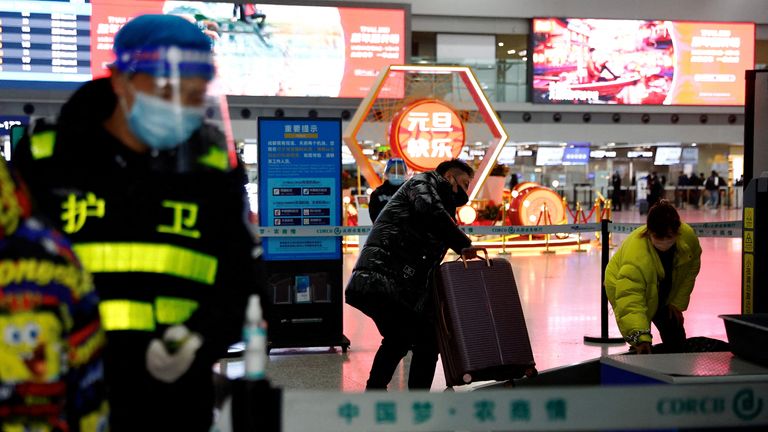 'Surveillance programme' to begin random COVID tests for travellers from mainland China to UK