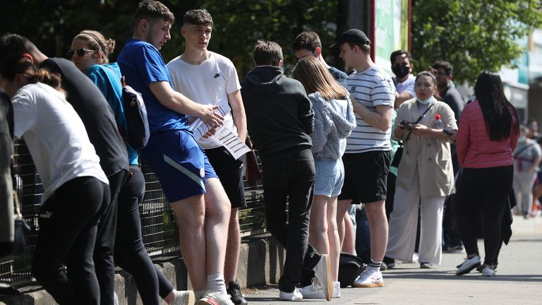 COVID did not affect happiness around the world, study reveals
